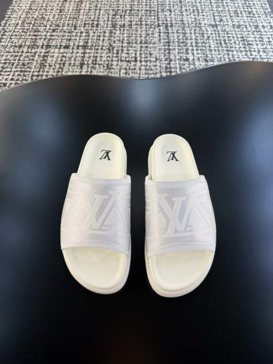 Picture of Louis Vuitton Slippers _SKULVsz38-44hnx06231477